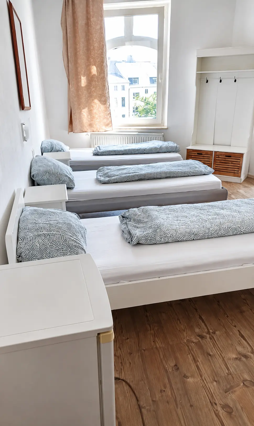 Single room with desk